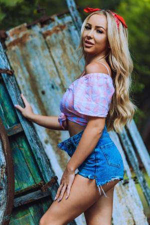 Beth Morgan - Daisy Dukes - 130X - 314 9 MB