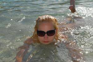 Original 3072 px/ 2056 px