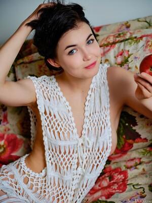 Original 3243 px/ 4324 px