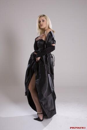 Original 1067 px/ 1600 px