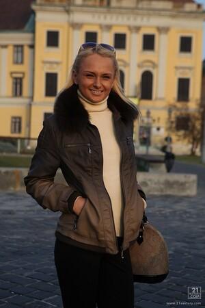 Original 853 px/ 1280 px