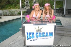 Original 900 px/ 600 px