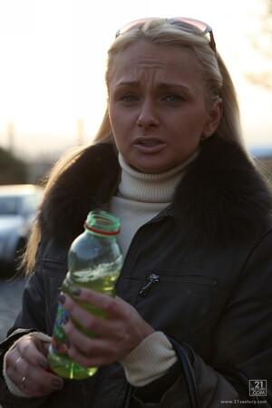 Original 853 px/ 1280 px