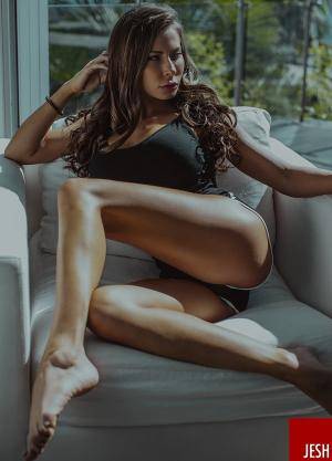 Original 735 px/ 1024 px