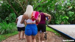 #RealityKings - Elana Bunnz - Big Digs And Sloppy Sets