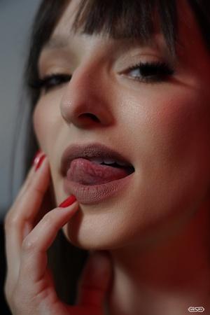 Original 2048 px/ 3072 px