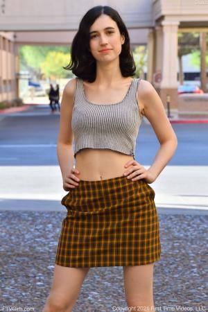 Original 852 px/ 1280 px