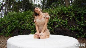 Original 3265 px/ 1837 px