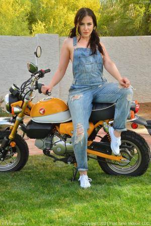 Original 852 px/ 1280 px