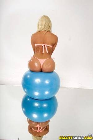 Original 2560 px/ 3840 px