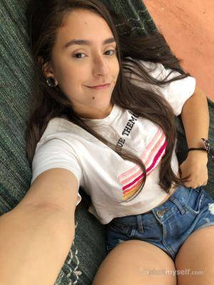 IShotMyself EmiliaBpoucoapouco - 47 Photos - Jul 01, 2022_109553781