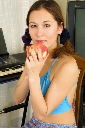 Original 682 px/ 1024 px