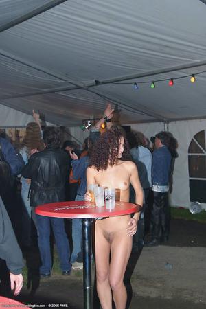 Original 683 px/ 1024 px