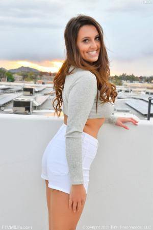 Original 852 px/ 1280 px