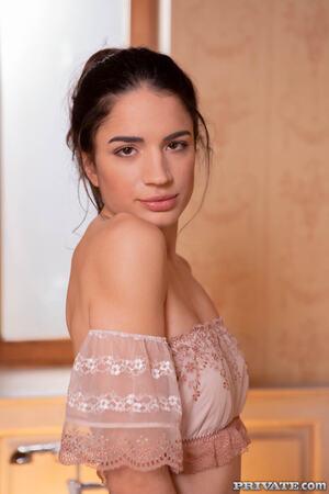 Original 1067 px/ 1600 px