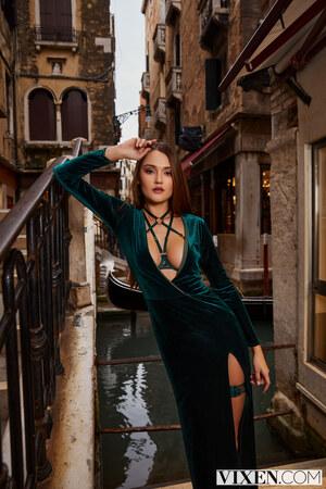 Original 2000 px/ 3000 px