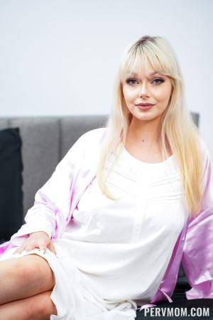 #PervMom Natural Big Titties Busty Blonde Porn Star Jessica Starling - Cant Get You Off of My Mind