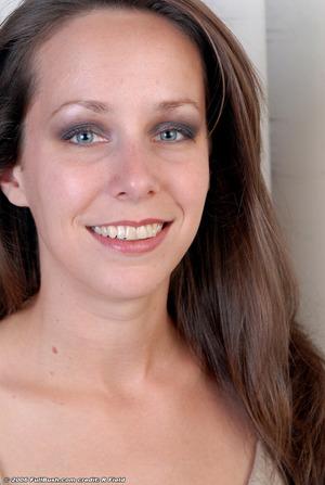 Original 687 px/ 1024 px