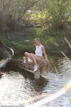 Original 682 px/ 1024 px