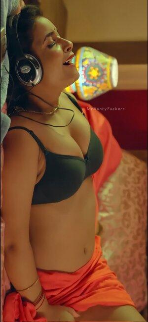 Original 945 px/ 2048 px