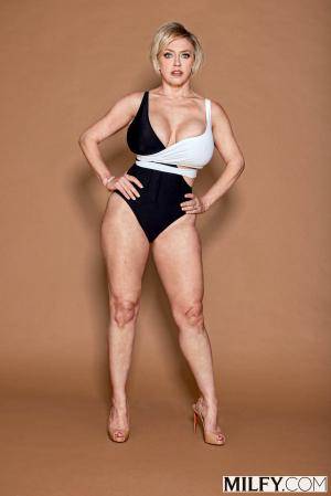 Dee Williams - Cock Hungry Socialite Fucks Server At Party [Milfy.com] 08/23/23