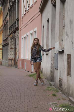 Original 854 px/ 1280 px