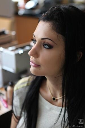 Original 853 px/ 1280 px