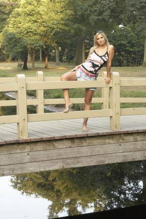 Original 853 px/ 1280 px