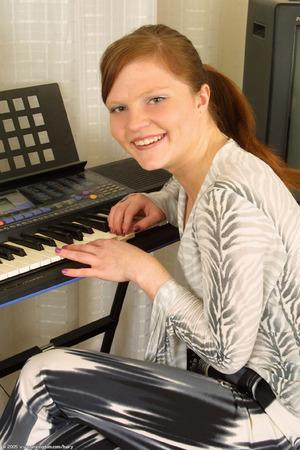 Original 682 px/ 1024 px