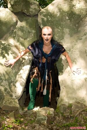 Original 1067 px/ 1600 px