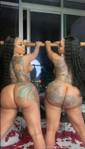 Original 845 px/ 1476 px