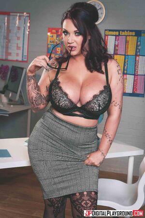 Original 832 px/ 1247 px