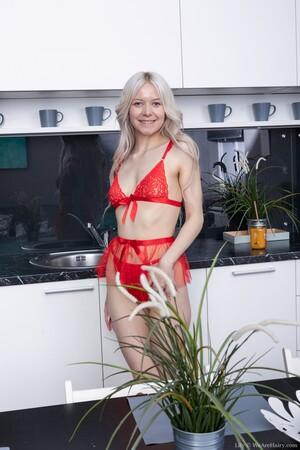 #WeAreHairy Lily Brown Red Bra Red Lingerie