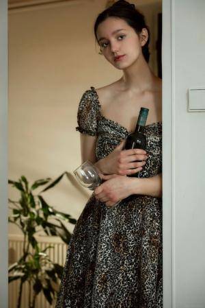 Original 854 px/ 1280 px