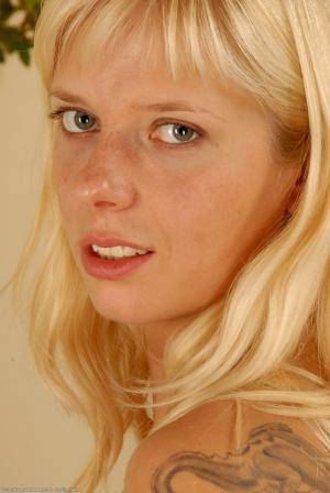 Original 857 px/ 1280 px