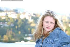 Original 1067 px/ 711 px