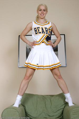 Original 680 px/ 1024 px