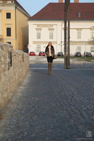 Original 853 px/ 1280 px