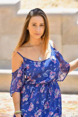 Original 852 px/ 1280 px