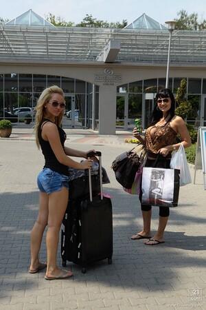 Original 853 px/ 1280 px