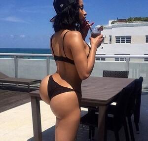 Original 750 px/ 716 px