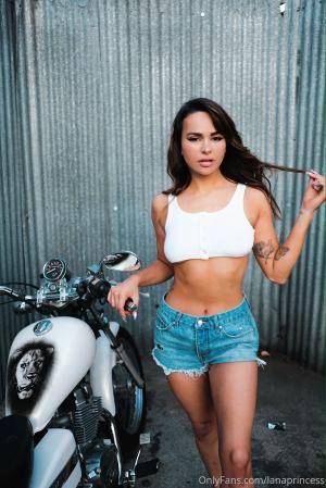 Original 1067 px/ 1600 px