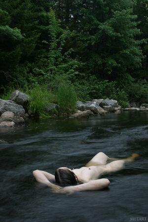 Original 2048 px/ 3072 px