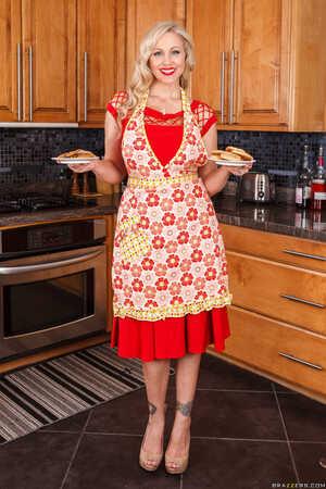 #Brazzers Julia Ann - The Brazzers Zone