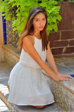 Original 852 px/ 1280 px