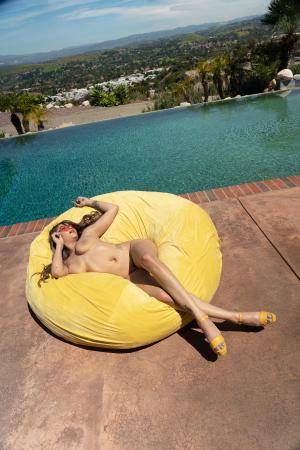 Original 2560 px/ 3840 px