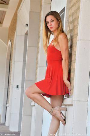 Original 852 px/ 1280 px