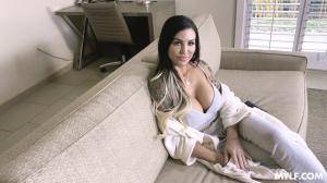 MYLF Melissa Lynn - Whats in the Box 10 Jan_98062416