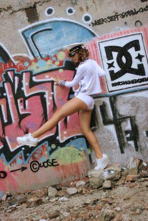 Original 854 px/ 1280 px