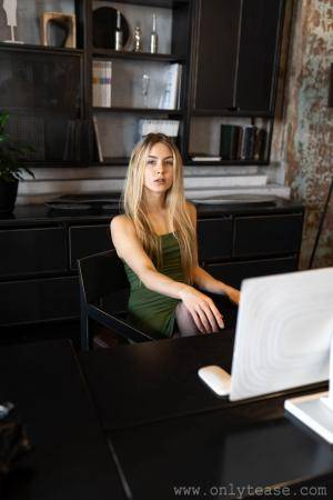 #OnlyTease Alecia Fox